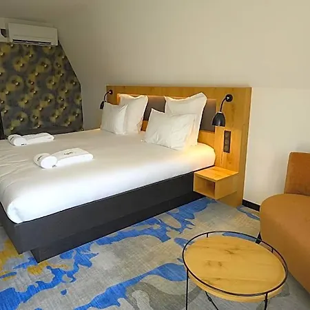 Chateau R Hotel *